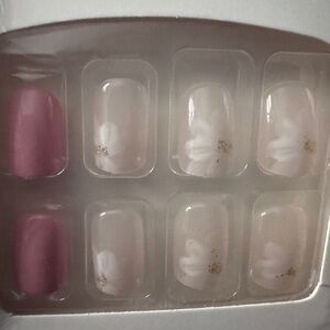 Pink and White Floral Press-On Nails (Must bundle please)